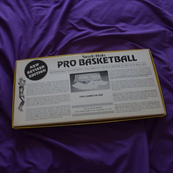 Vintage 1981 Strat-O-Magic Pro Basketball with Larry Bird & Magic Johnson - Picture 5 of 16